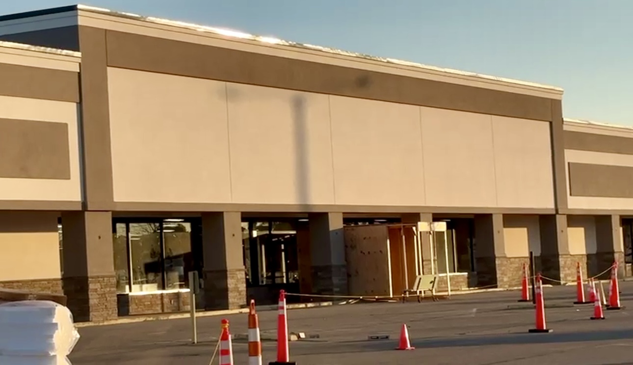 Commercial building with stucco and stone finishes